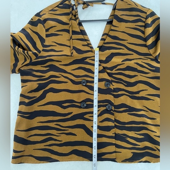 Dynamite/ Tie back/ Satin feel/ Short sleeve/ Zebra print/ Size US M - Picture 13 of 14
